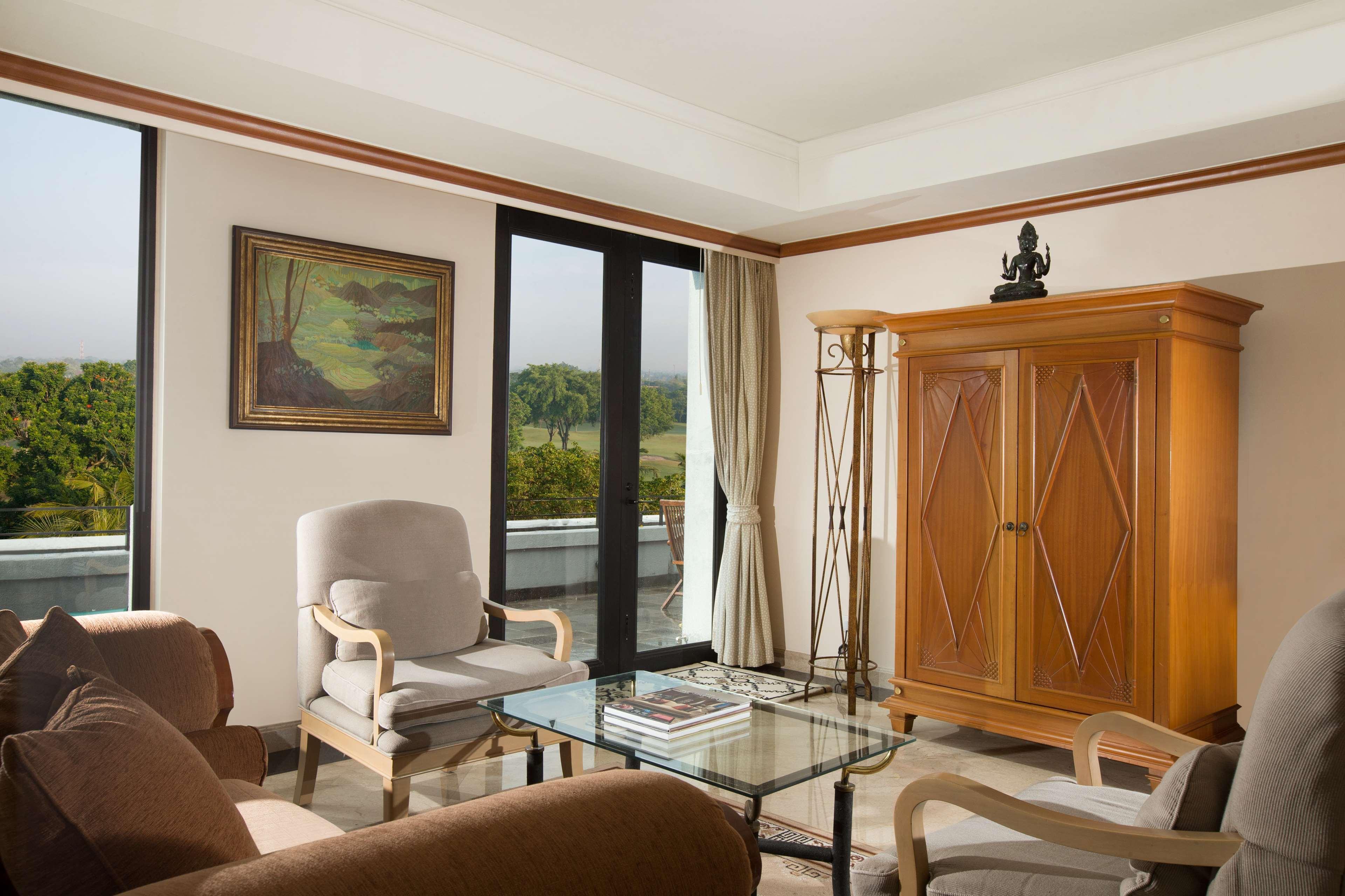 凯悦日惹酒店 斯勒曼 外观 照片 A living room at the hotel