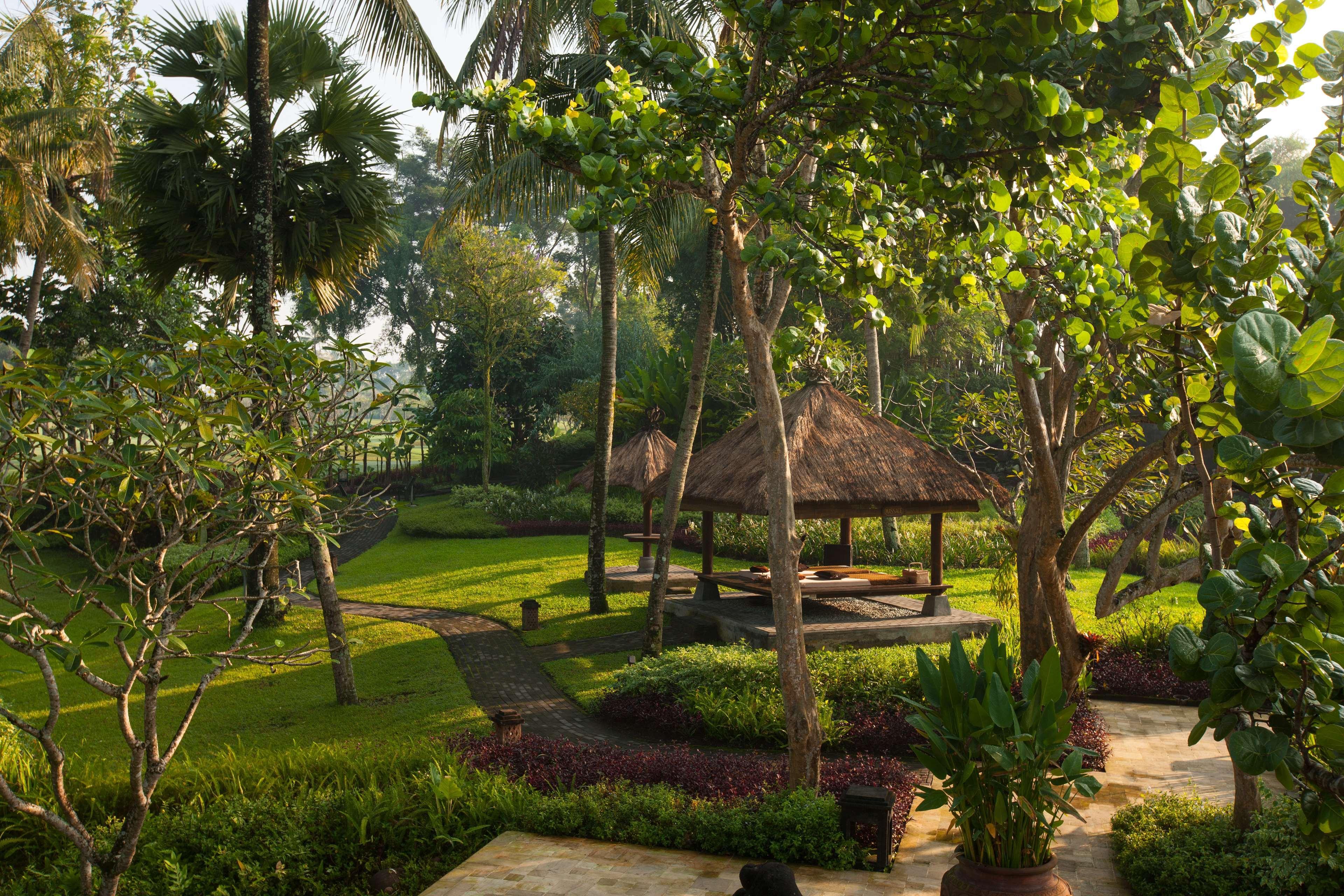 凯悦日惹酒店 斯勒曼 外观 照片 The gardens of the Four Seasons Resort Bali at Sayan