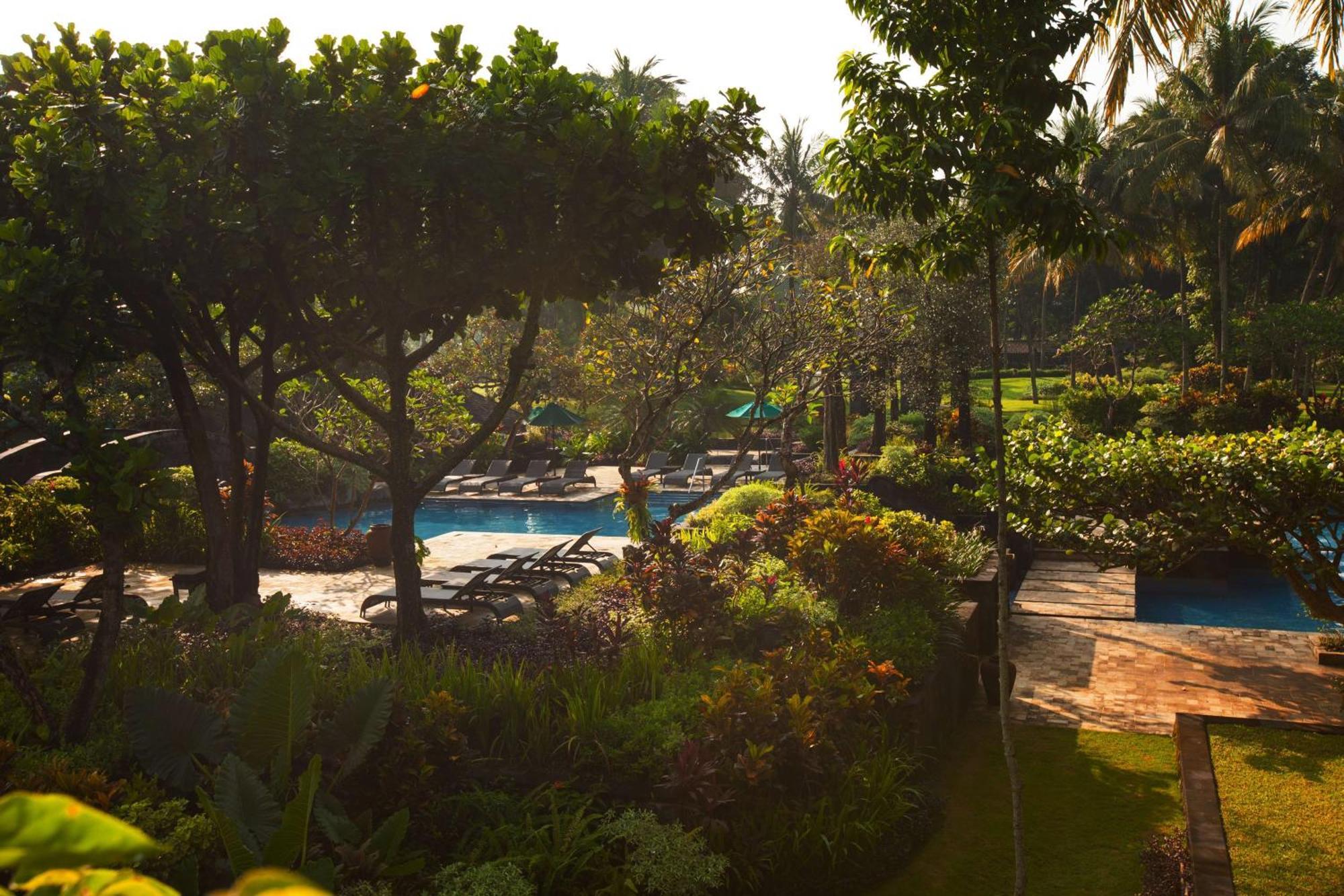 凯悦日惹酒店 斯勒曼 外观 照片 The pool at the Taj Bengal