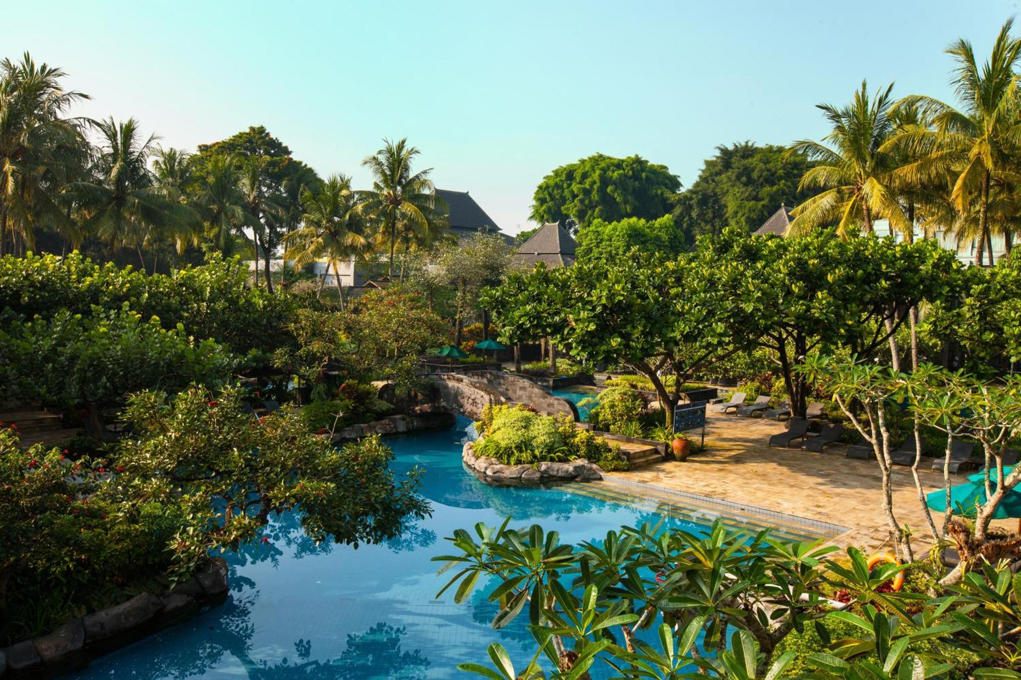 凯悦日惹酒店 斯勒曼 外观 照片 The pool at the Royal Villa