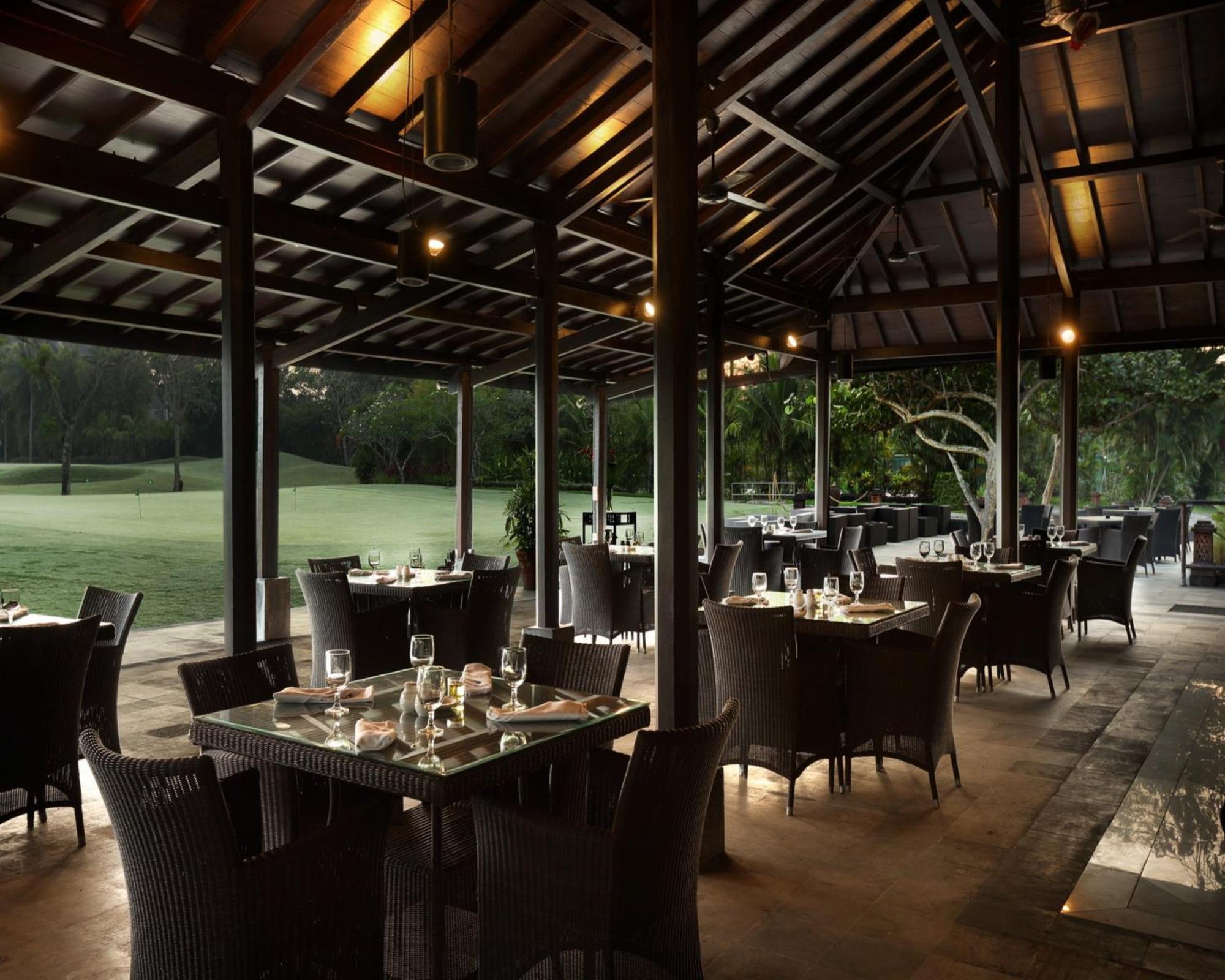 凯悦日惹酒店 斯勒曼 外观 照片 The restaurant at the clubhouse